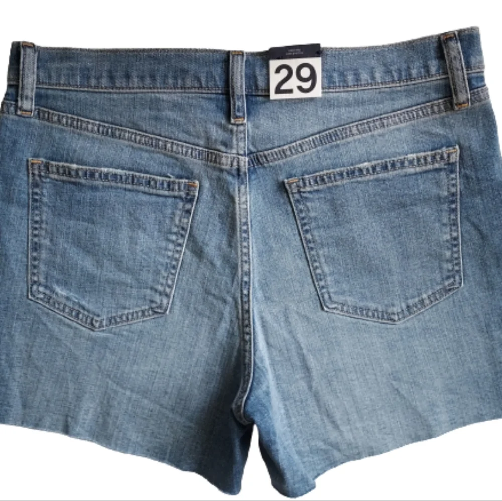 Gap Button Front 4